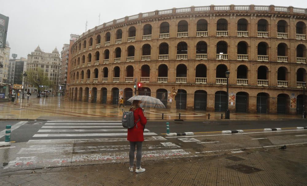 Coronavirus en València: La UME desinfecta la ciudad