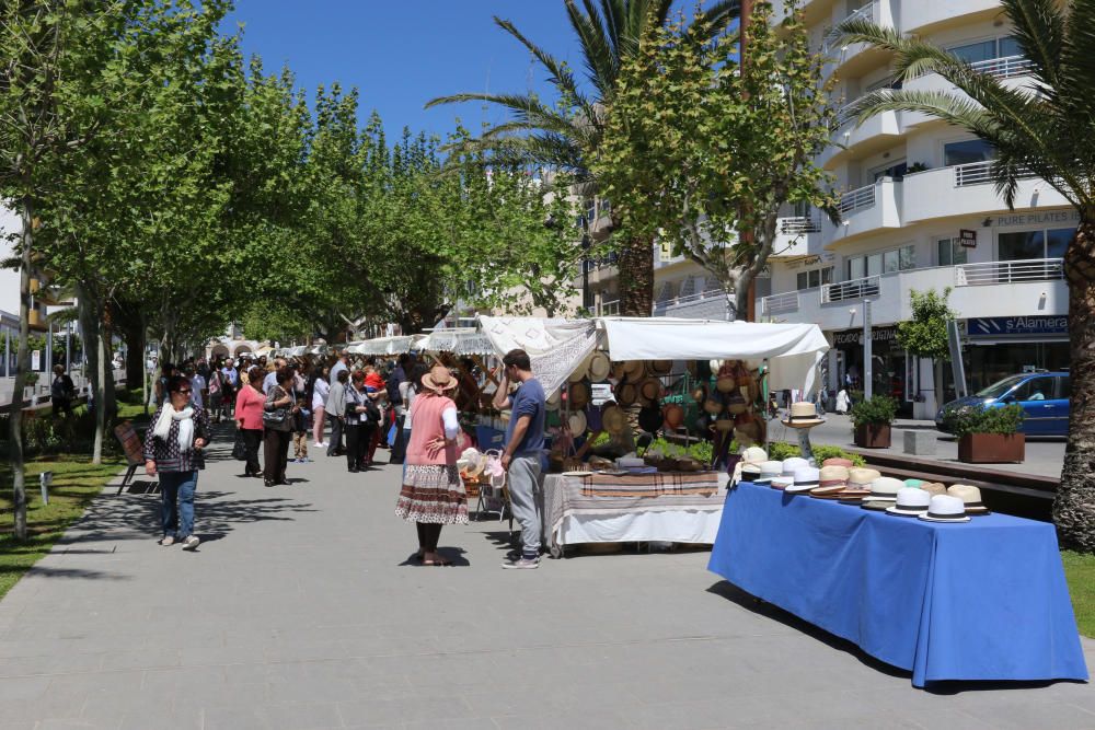 Productores locales, artesanos y músicos subrayan en Santa Eulària la importancia de respetar el planeta en nombre de las futuras generaciones.