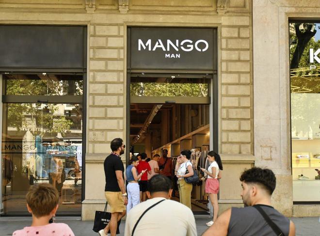Las bazas que evitarán una crisis en Mango por la detención de Jonathan Andic: el legado del padre, una estrategia "inteligente" y la inercia del consumidor