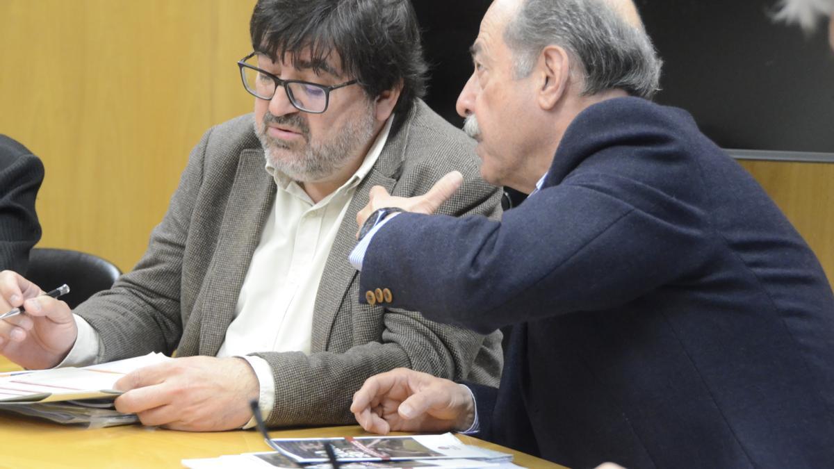 Pere Pons, diputat d'Infraestructures de la Diputació, i Vicenç Izquierdo, coordinador de la xarxa viària