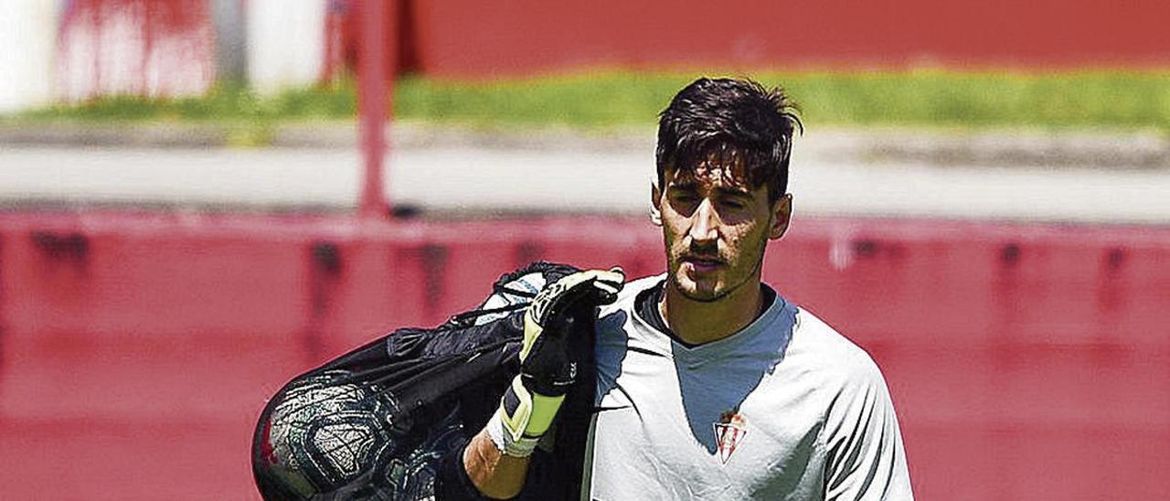 Mariño, en un momento del entrenamiento de ayer en Mareo.