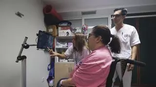 Cristina Suárez, paciente con ELA del Hospital Insular, celebra la llegada de lectores oculares para comunicarse: "Para mí lo es todo"
