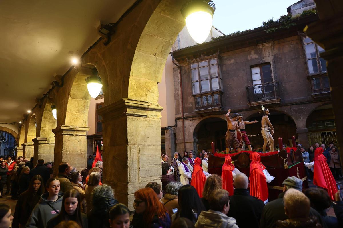 EN IMÁGENES: La multitudinaria prcesión de San Pedro en Avilés
