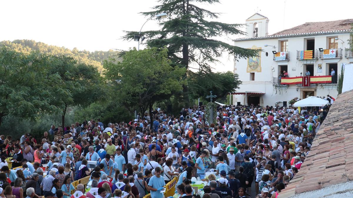 Miles de personas se sumaron al homenaje al Salvador en Onda.