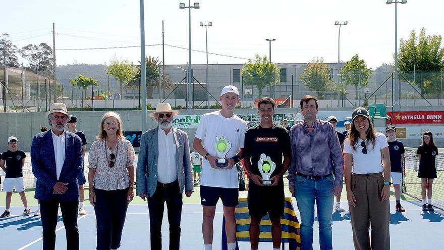 Henry Searle se impone sobre Tiago y reina en Sanxenxo