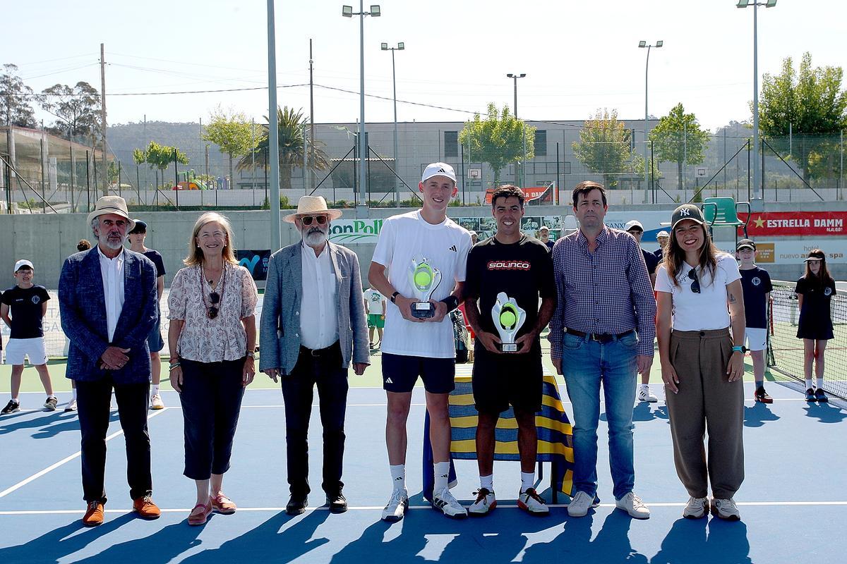 Henry Searle y Tiago Torres, en al entrega de trofeos.