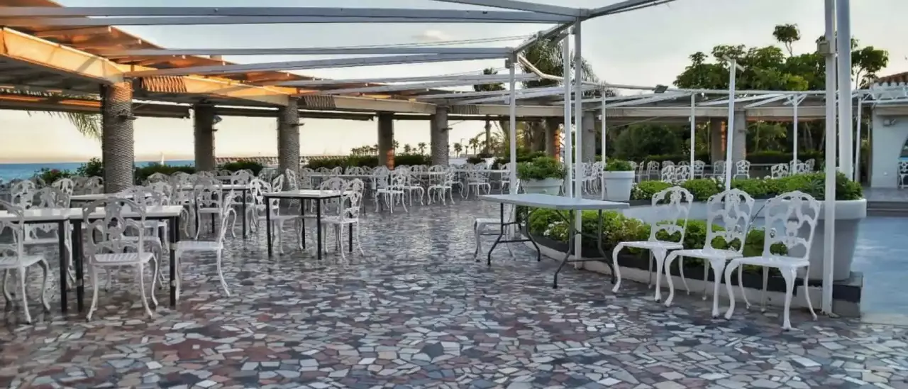 La terraza del restaurante del Club Mediterráneo de Málaga