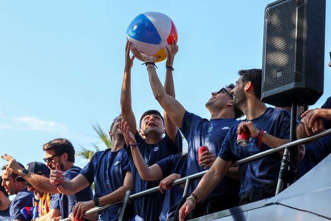 ¡De locos! Las mejores imágenes de una ciudad entregada al Barça