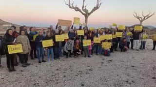 Agost se moviliza contra las ocho plantas solares que se tramitan sobre más de 1.000 hectáreas