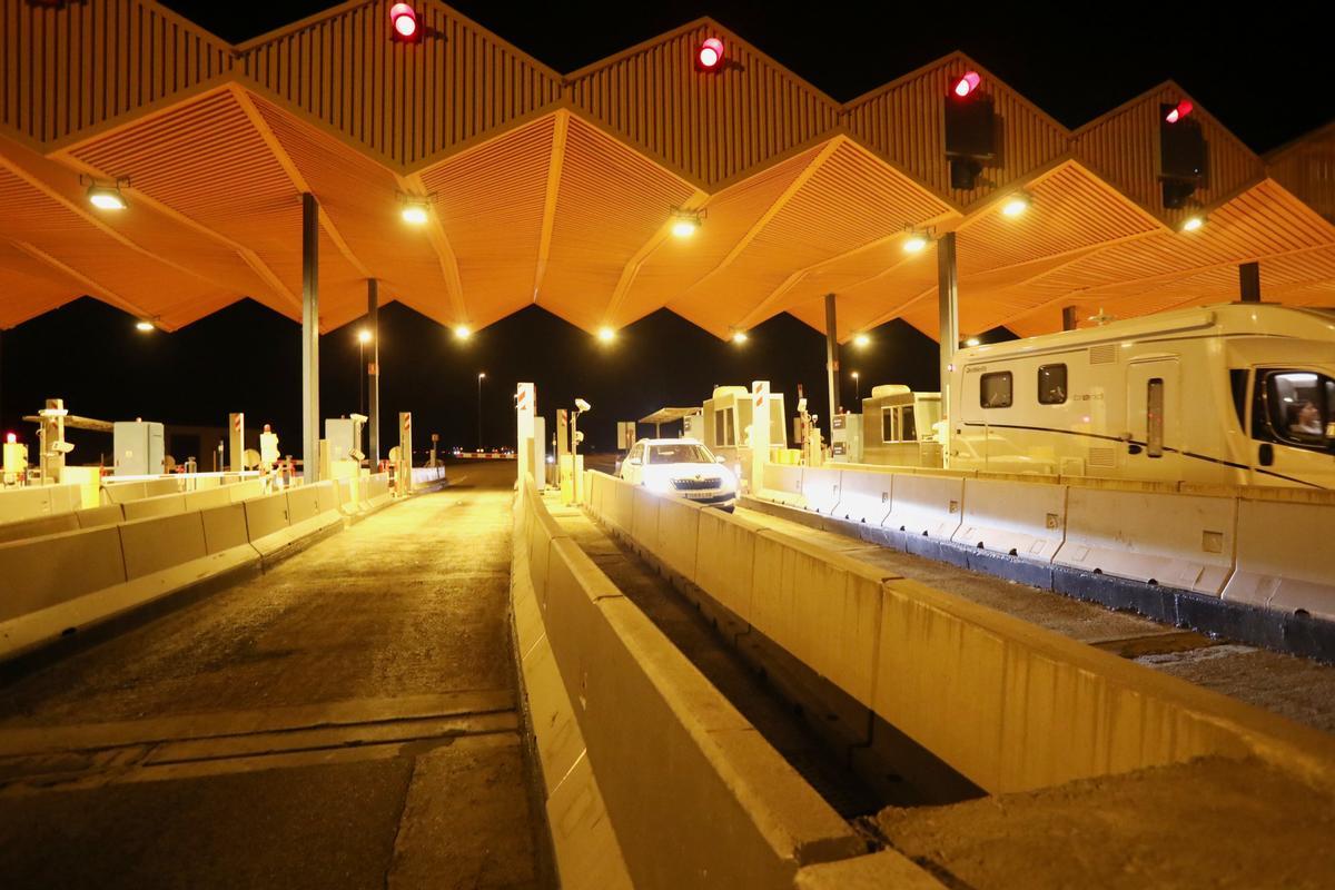 FOTOGALERÍA | La AP-2 entre Zaragoza y el Vendrell ya es gratuita tras levantar las barreras FOTOGALERÍA | La AP-2 entre Zaragoza y el Vendrell ya es gratuita tras levantar las barreras