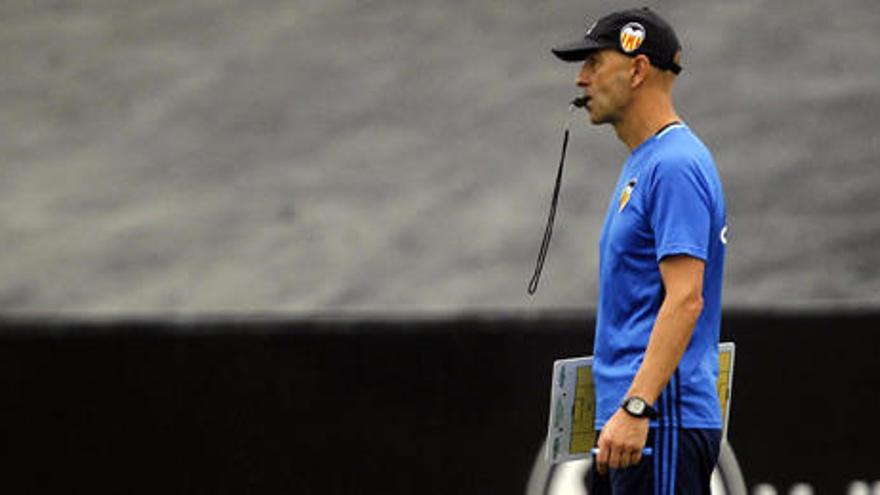 Entrenar en Mestalla, oficio de alto riesgo