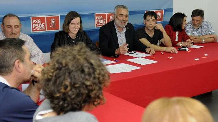 La ejecutiva del PSOE de A Estrada, el miércoles. // Bernabé / Javier Lalín