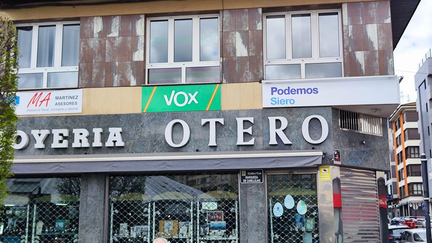 Podemos y Vox, vecinos de ventanal en Pola de Siero: esta es la historia de la coincidencia