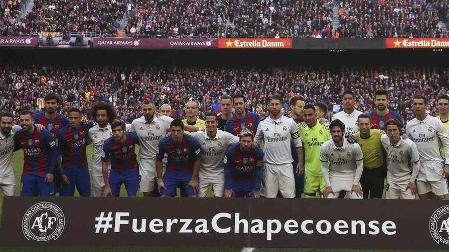 Sentido homenaje a las víctimas del Chapecoense