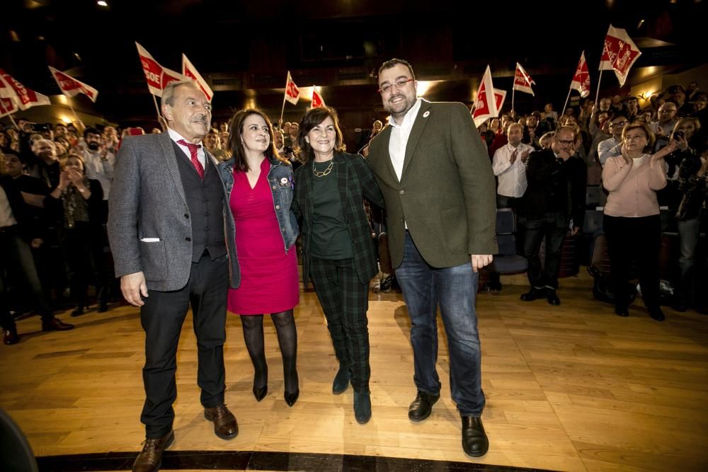 Mitin del PSOE y paseo de Carmen Calvo por Oviedo
