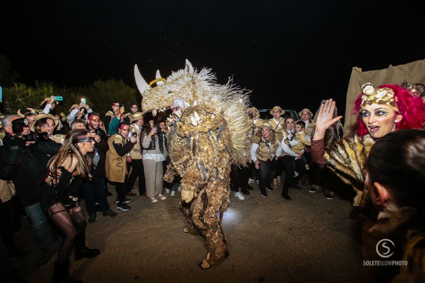 Suelta de la Mussona en el Carnaval de Águilas