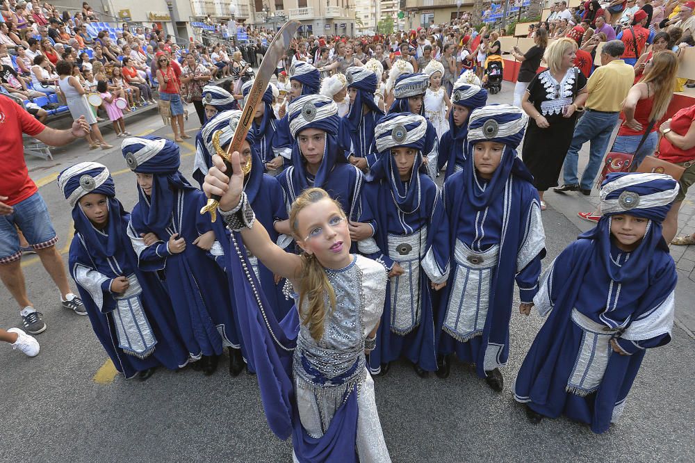 Los Moros y Cristianos reúnen a 350 niños en un desfile por las calles de Elche y la Gestora de Festejos Populares celebra una fiesta infantil en el Paseo de la Estación