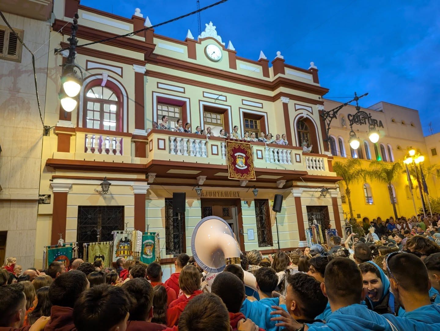 La Pobla de Vallbona entrega los premios a los monumentos de las comisiones falleras
