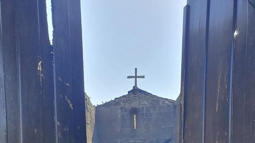 La capilla de Santa Ana, en Oímbra, destrozada. |   // L. O.