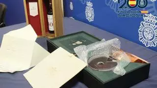 Dos detenidos en Málaga por robar a un familiar 23 botellas de whisky valoradas en 170.000 euros