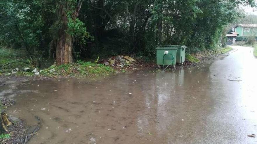 Inundación alrededor de los contenedores de Meluerda.