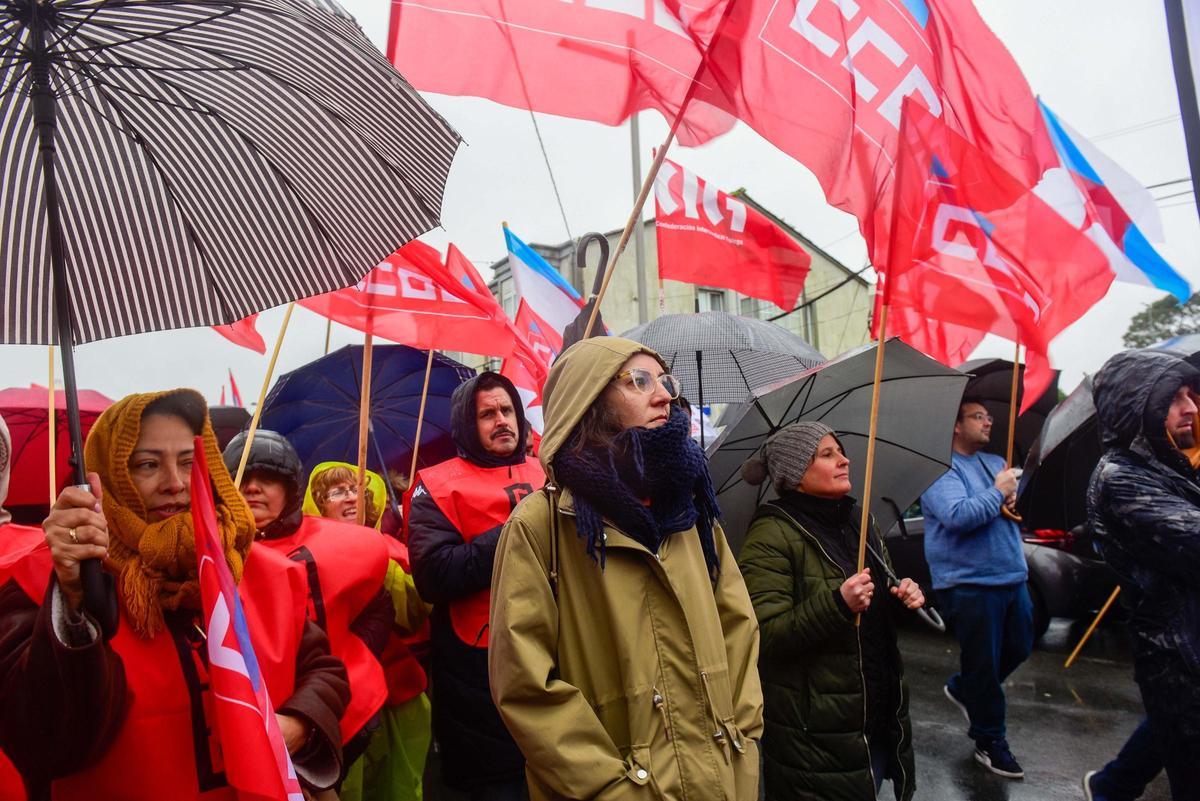 Manifestación de los trabajadores de Losán y Aserpal de Vilasantar a Curtis Manifestación de los trabajadores de Losán y Aserpal de Vilasantar a Curtis