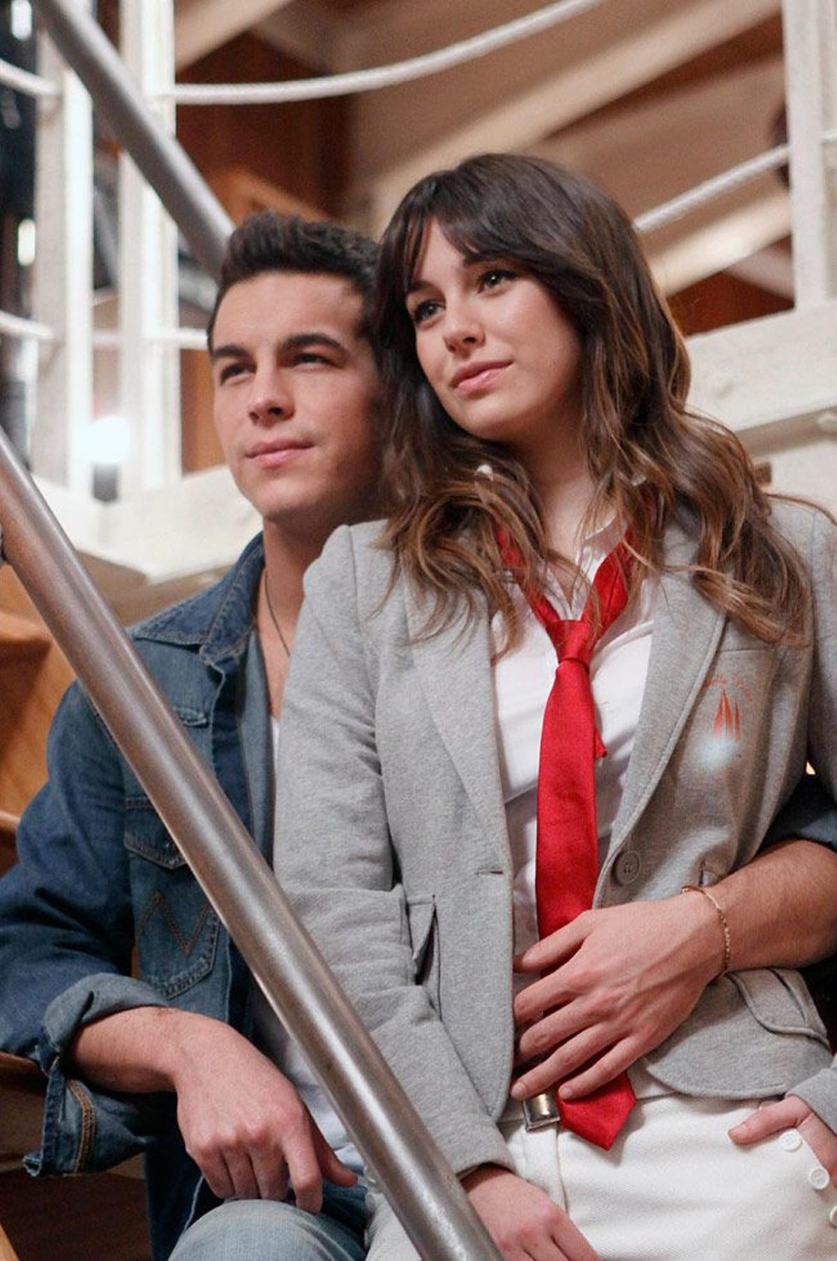 Mario Casas y Blanca Suárez en el rodaje de 'El Barco'