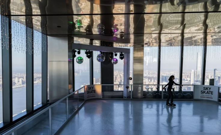 La pista de patinaje, de 95 metros cuadrados, ha sido bautizada como Sky Skate