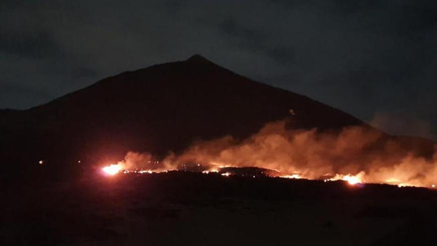 Incendio en el Parque Nacional del Teide el pasado miércoles.