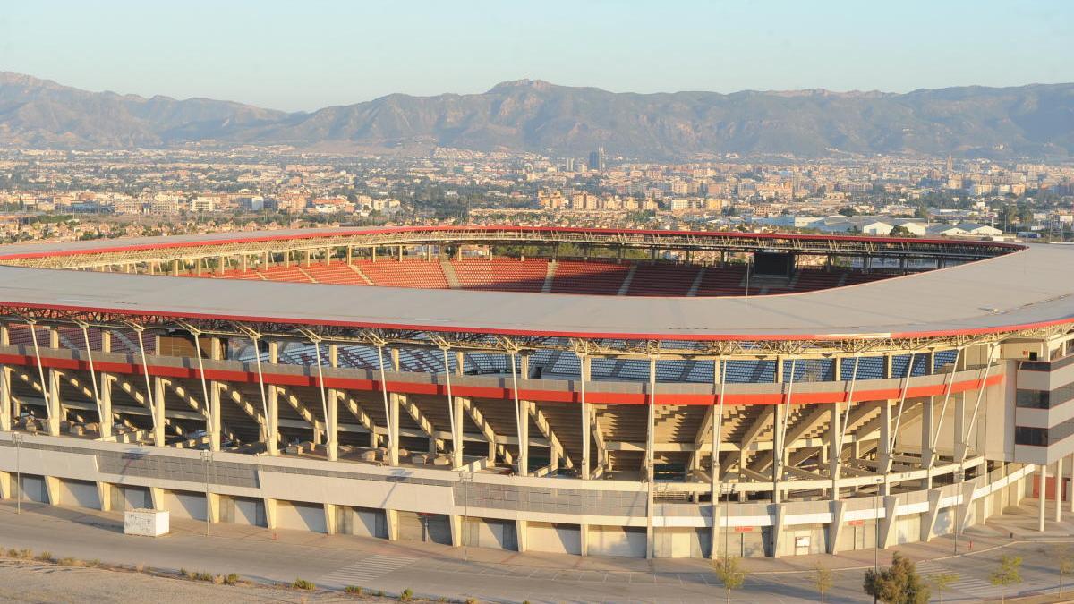 El estadio Nueva Condomina servirá de área de descanso a los camioneros