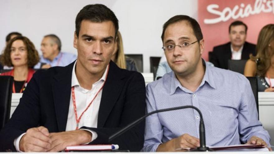 Sánchez denuncia la "coalición de los extremos" para debilitar al PSOE