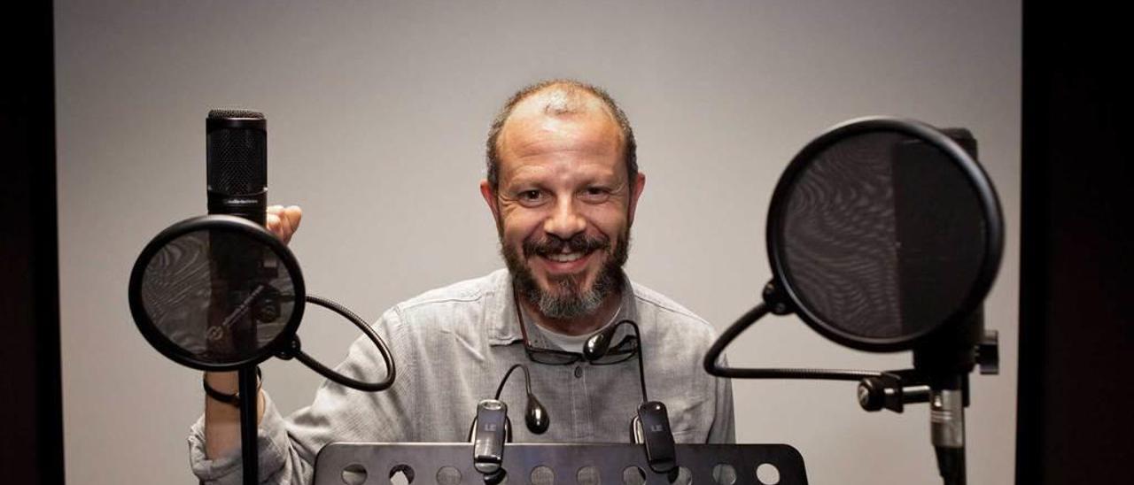 Fernando Cabrera, ayer, en la Escuela de Doblaje de Asturias.