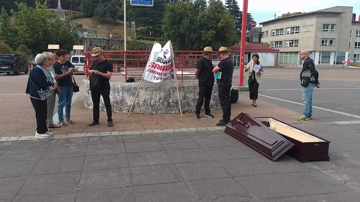 El entierro del AVE llega a Vigo: "Son los privilegios de unos cuantos"