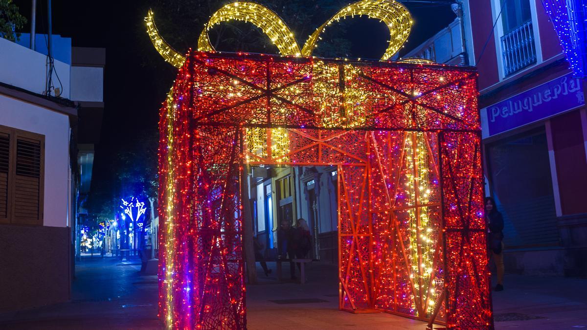 La luces navideñas iluminan los pueblos