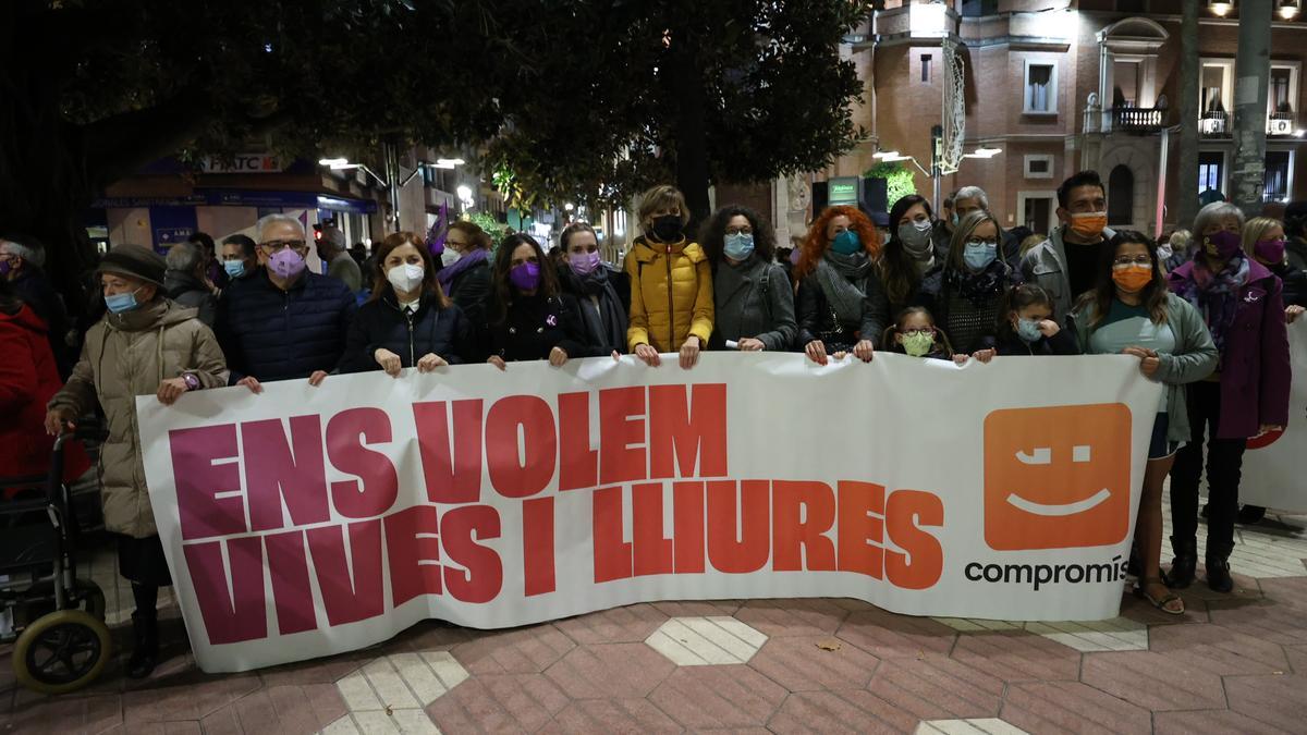 Representantes de Compromís, en la manifestación de este jueves en la plaza María Agustina