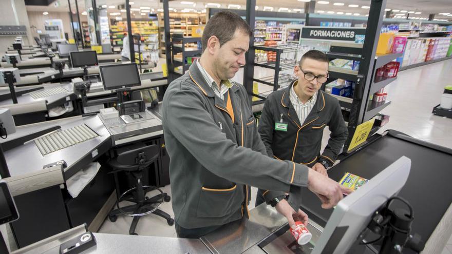 Empleados de Mercadona, en el centro de innovación de Fuente del Jarro