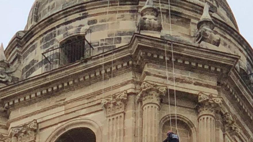 Revisión de la torre norte de la Catedral de Málaga.