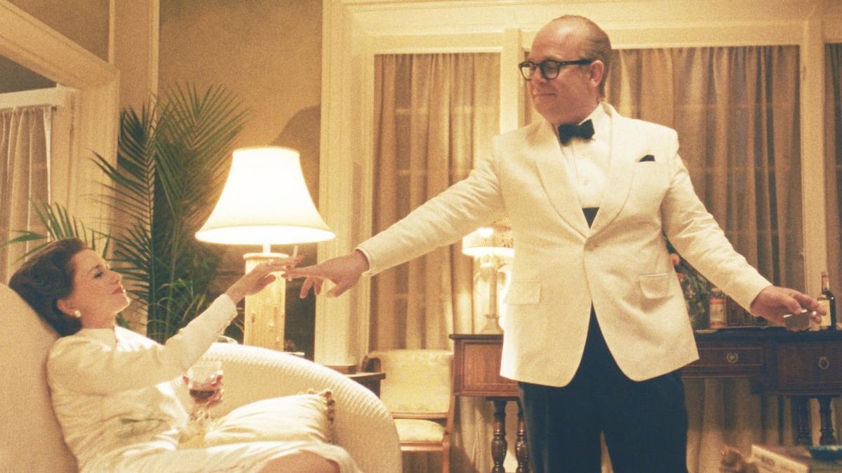 Naomi Watts (Babe Paley) y Tom Hollander (Truman Capote) en 'Feud: Capote vs. the Swans'.