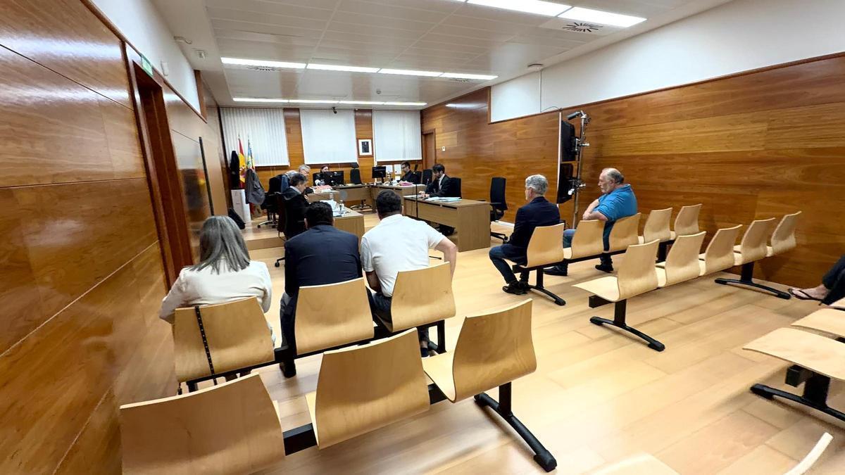 Segunda sesión del juicio a Pepe Vegara, alcalde de Orihuela: "Que acabe ya esta pesadilla y la verdad salga a flote"