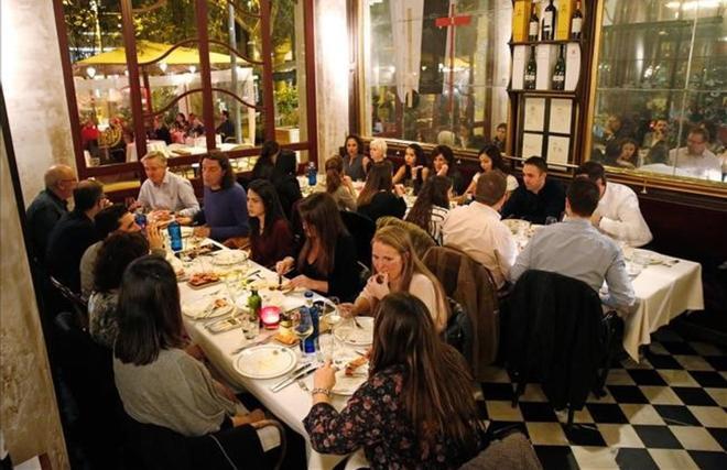 zentauroepp36429909 barcelona 25 11 2016 cenas de grupo de navidad  restaurante 161204184058