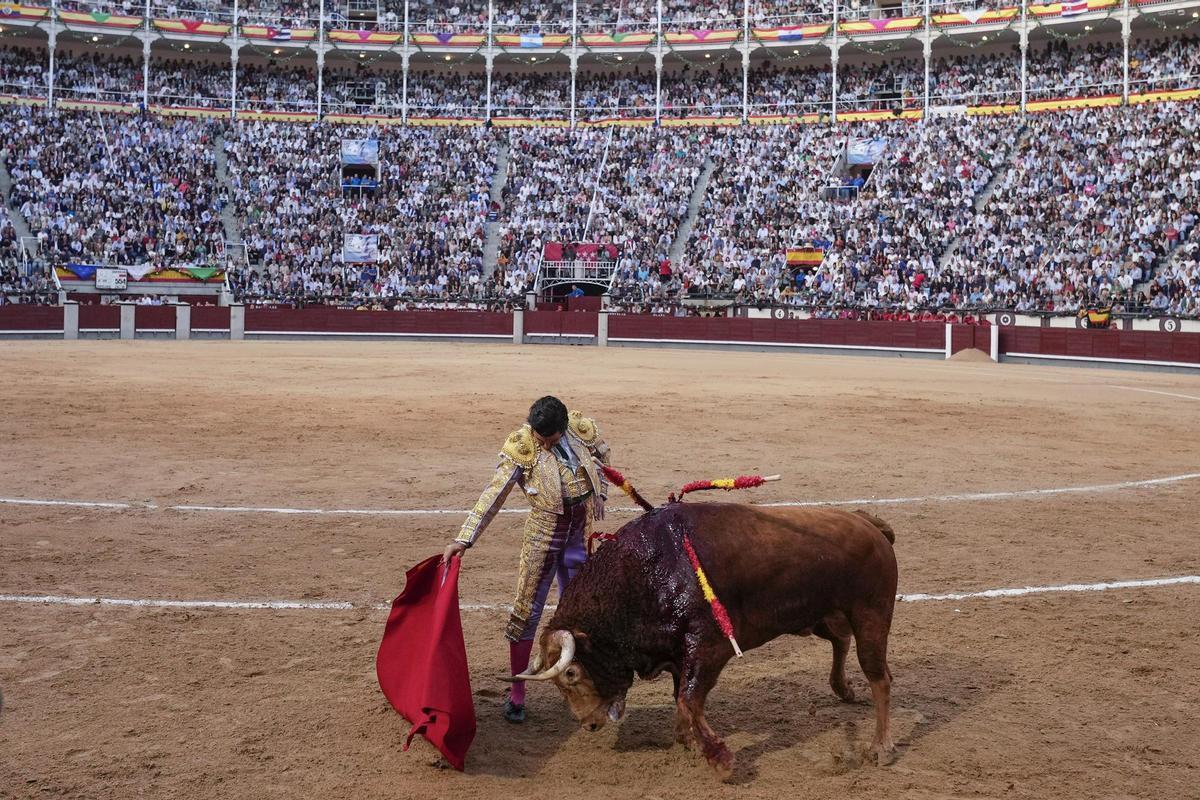 Extraordinario muletazo de Morante de la Puebla este domingo en la plaza de Las Ventas