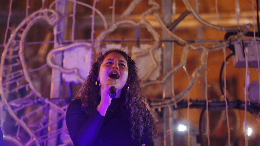 Homenaje a las víctimas de la DANA en Valencia durante el encendido de las luces de Navidad de Alicante