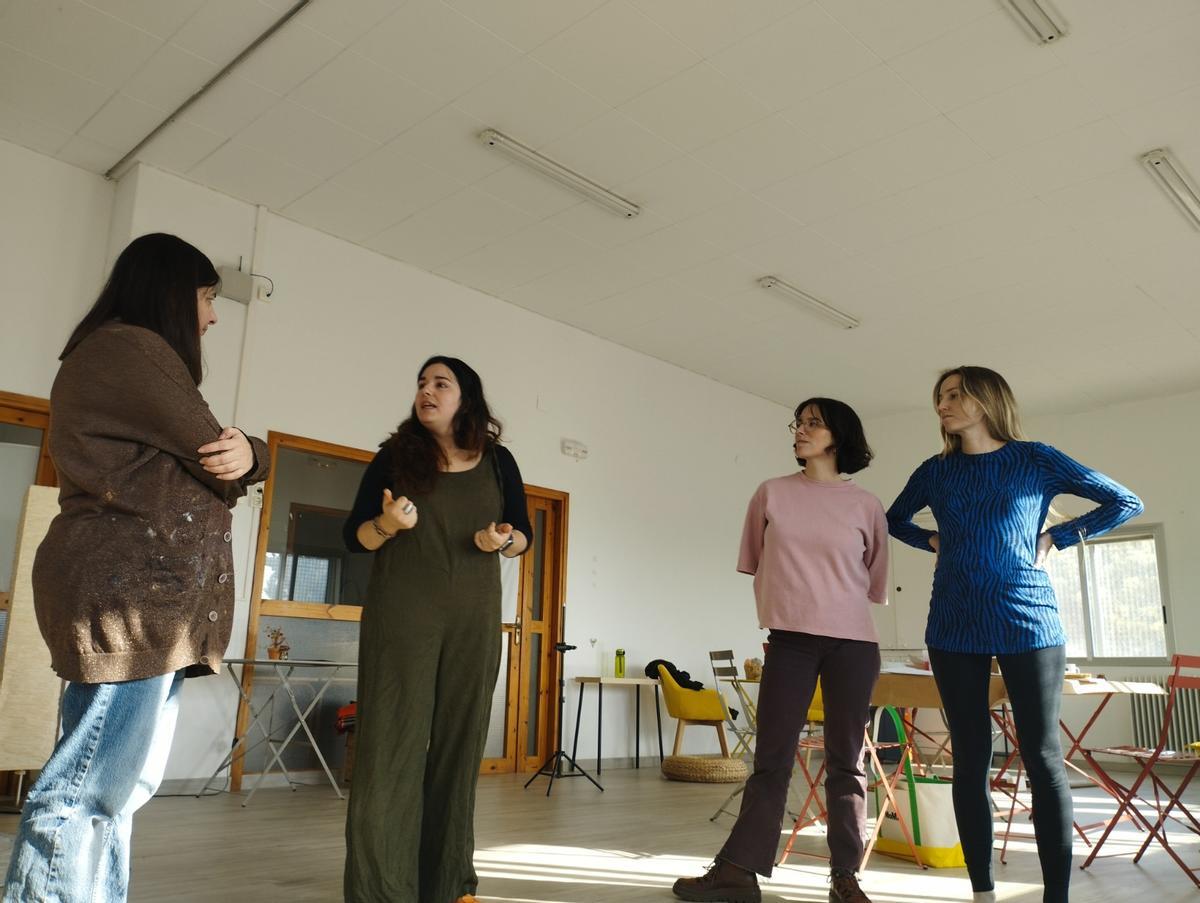 Quatre de les sis mares artistes a la trobada de Biosca