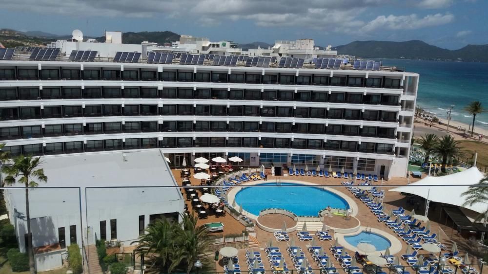 Auf der neuen Dachterrasse des Hotel Borneo in Cala Millor.