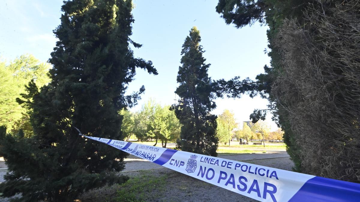 Zona del parque James Boera, precintada tras el hallazgo del cuerpo.