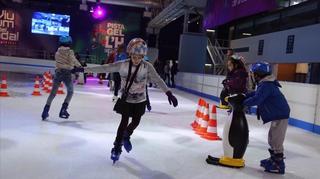 La pista de hielo se queda en L'Hospitalet y amplía sus actividades