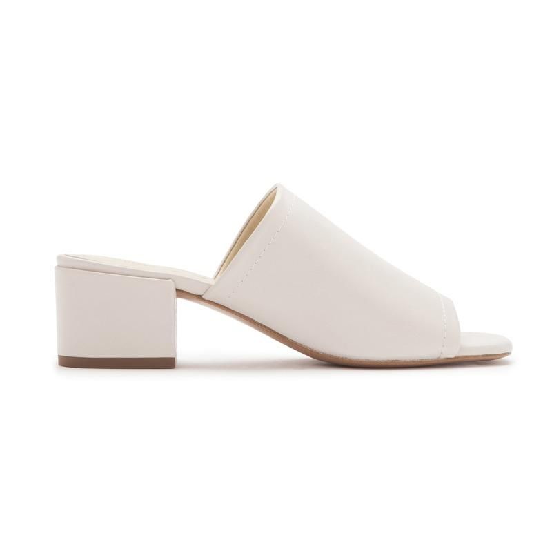Mules para el verano, en color marfil de Bimba & Lola (117€)