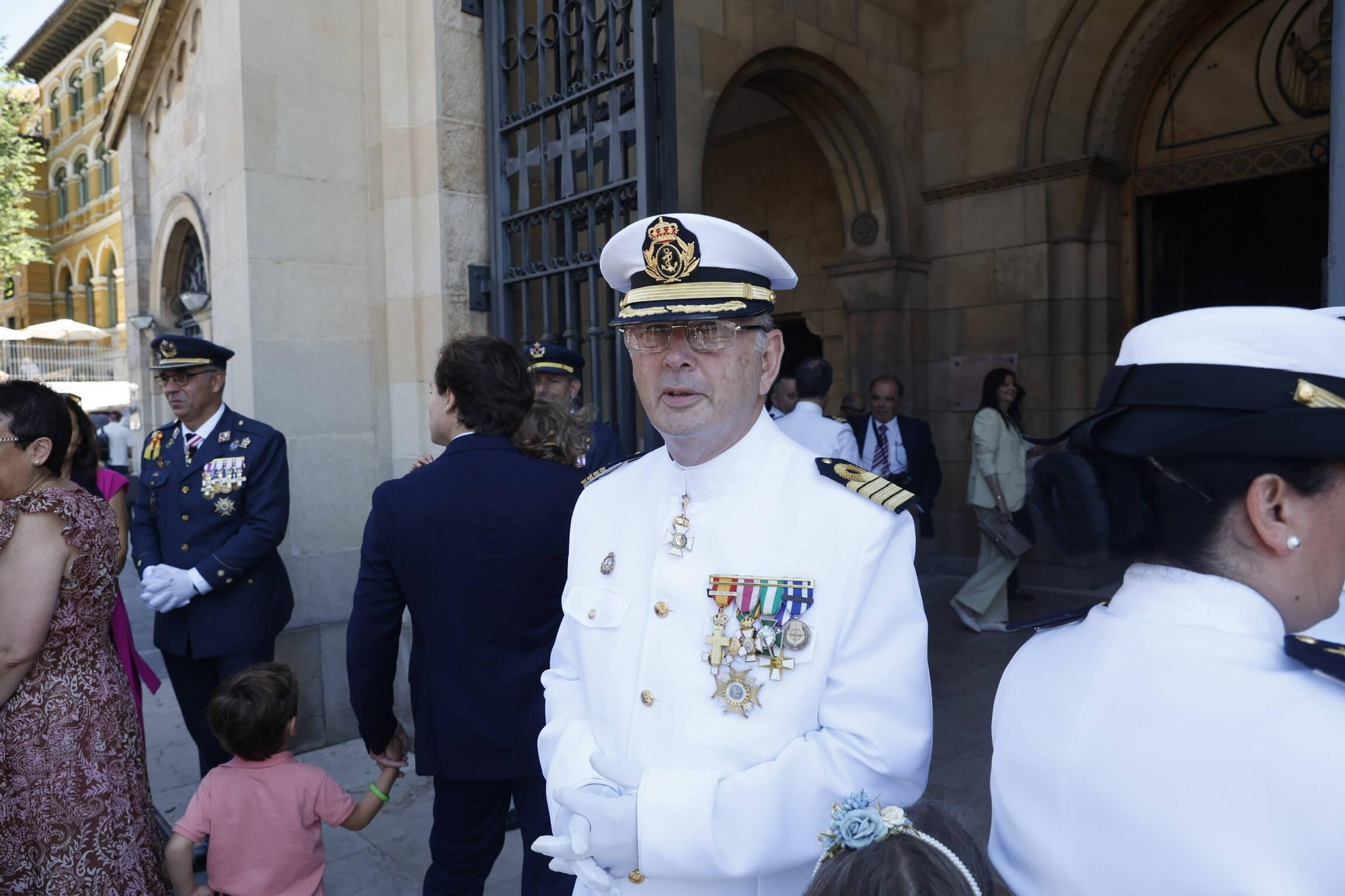 La misa con la Armada y la ofrenda floral del Carmen en Gijón, en imágenes