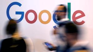 El logotipo de Google durante una feria tecnológica en París.