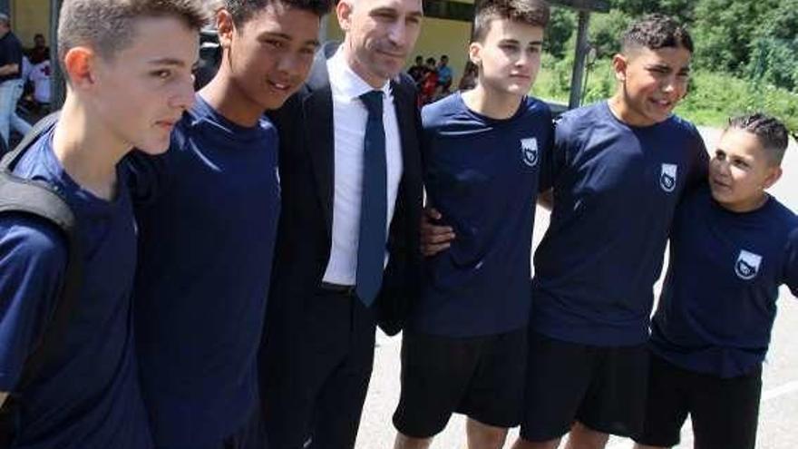 Rubiales, con participantes en el torneo de fútbol sala.